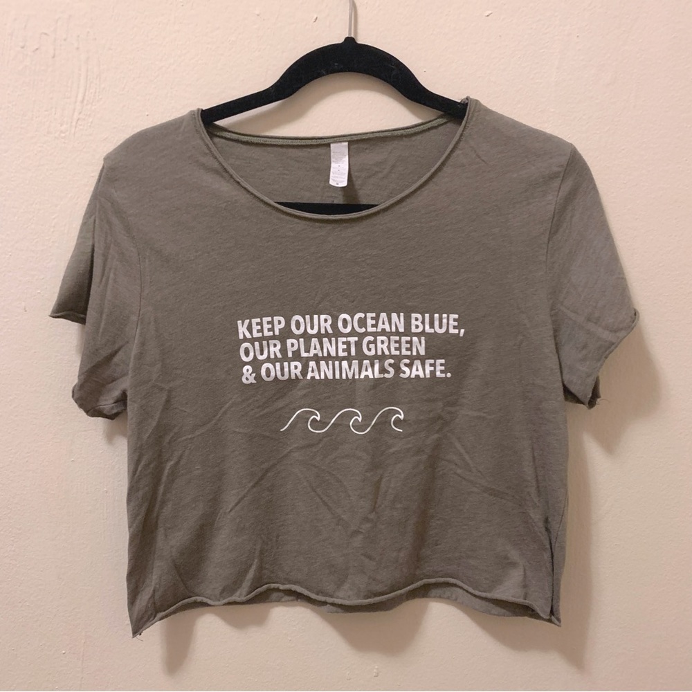graphic crop tee